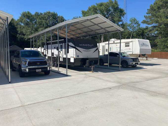 Covered RV site on a concrete pad at Magnolia’s Finest RV Park